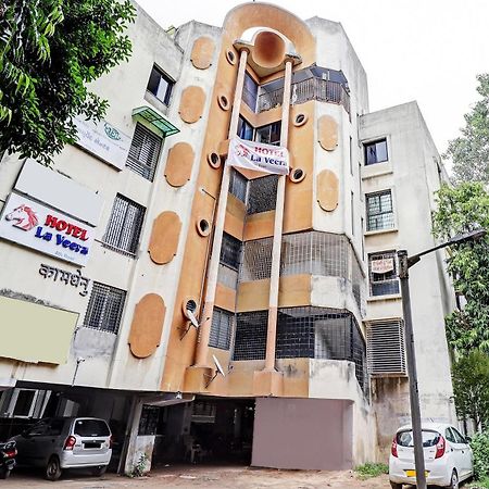 Hotel O La Veera Ahmedabad Exterior photo