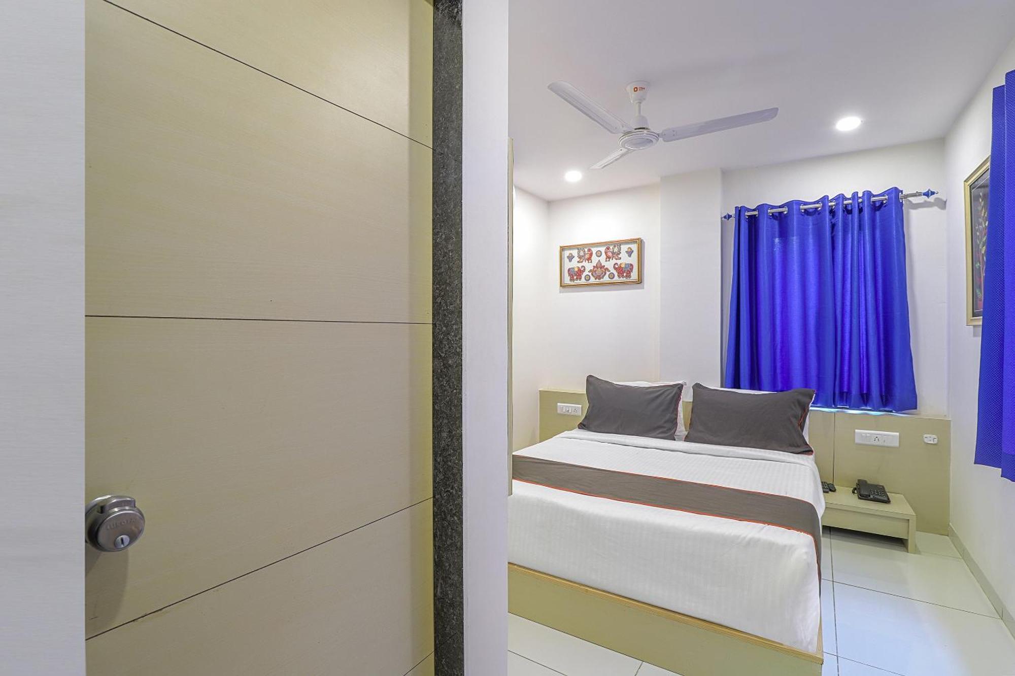 Hotel O La Veera Ahmedabad Exterior photo